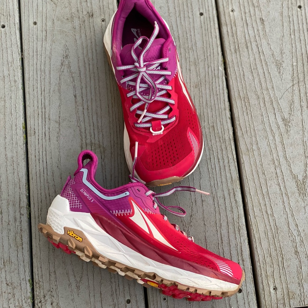 Altra Olympus 5 Trail Runners women’s 7 Raspberry
